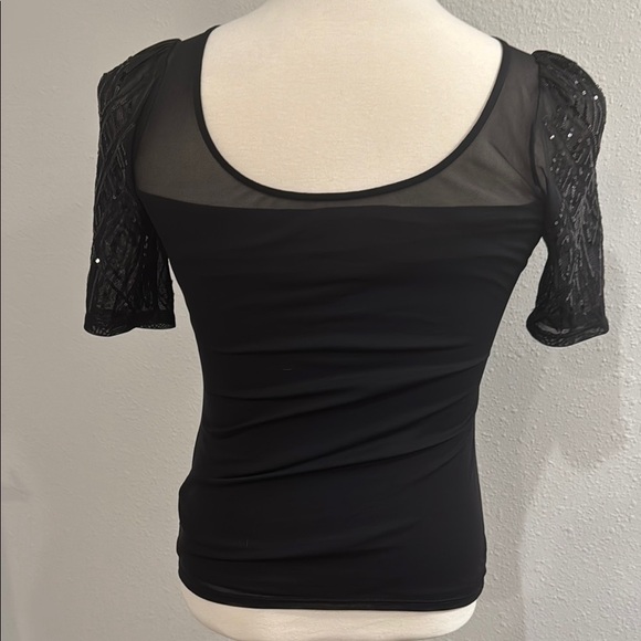 Elegant Black Blouse with Sophisticated Style - Picture 6 of 7